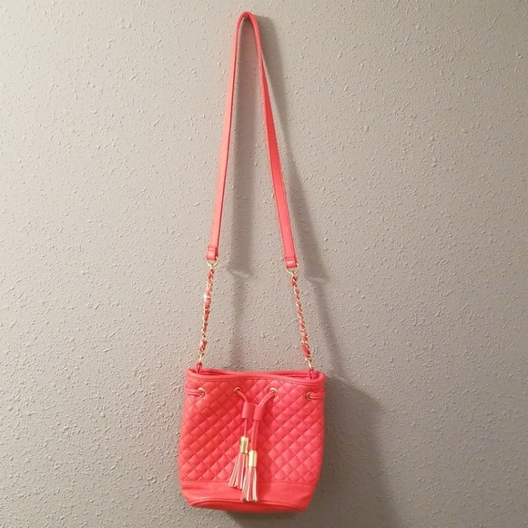 Steve Madden Handbags - Steve Madden Coral Bucket Bag